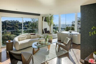 9318 Warbler Way in Los Angeles, CA - Building Photo - Building Photo