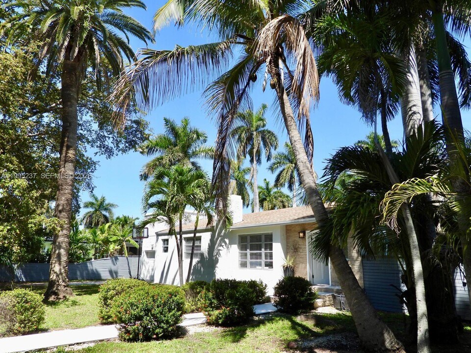 715 Hollywood Blvd in Hollywood, FL - Building Photo