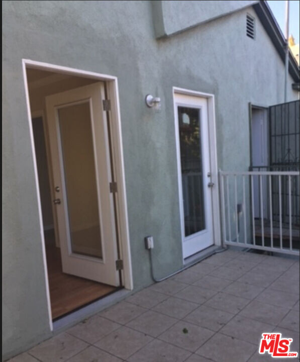 1516 Talmadge St in Los Angeles, CA - Building Photo