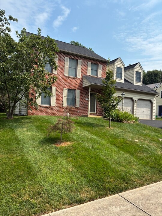 105 Wheatfield Ct in Quarryville, PA - Building Photo