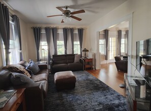 836 Fellsway, Unit 1 in Medford, MA - Building Photo - Building Photo