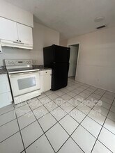 916 Lake Palms Dr in Largo, FL - Building Photo - Building Photo