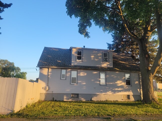 1803 Hervey Ave in North Chicago, IL - Building Photo - Building Photo