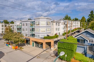 Star of Kitsilano in Vancouver, BC - Building Photo - Building Photo