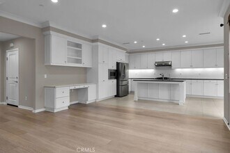 89 Devonshire in Irvine, CA - Building Photo - Building Photo