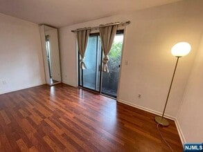 224B Washington  B in Fort Lee, NJ - Building Photo - Building Photo