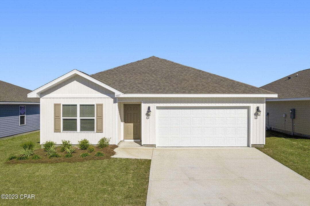 5017 Rivergrass Dr in Panama City, FL - Building Photo