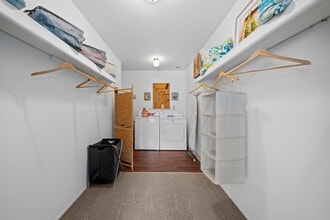 Woodland Villa Apartments in Westland, MI - Foto de edificio - Building Photo