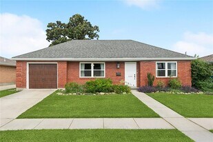 1433 Poinsettia Dr, Unit 0723 in Metairie, LA - Building Photo