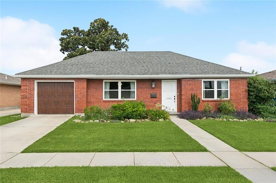 1433 Poinsettia Dr, Unit 0723 in Metairie, LA - Building Photo