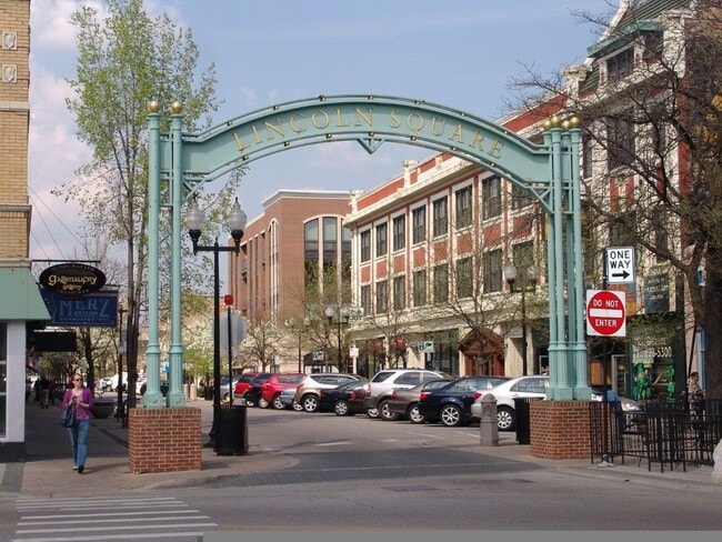 property at 4875 N Paulina St