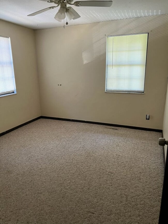 164 N Hills Dr in Parkersburg, WV - Building Photo - Building Photo