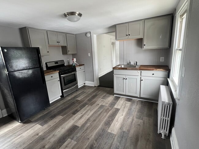 4509 Ritchie Hwy, Unit B in Baltimore, MD - Foto de edificio - Building Photo