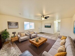 632 E Clarion Dr in Pueblo West, CO - Building Photo - Building Photo