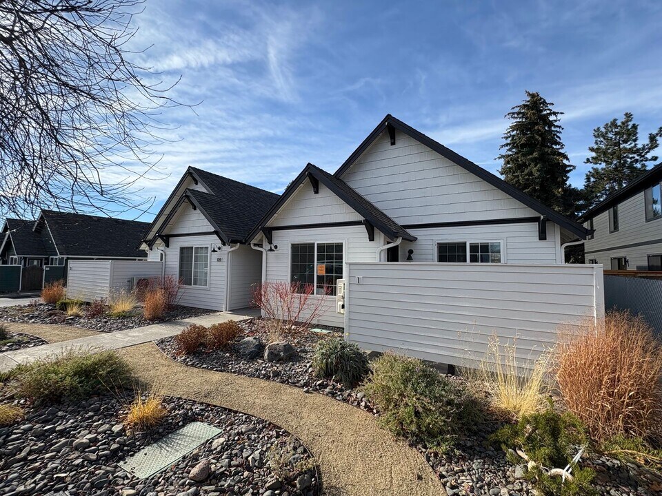 109 NW Broadway St in Bend, OR - Building Photo