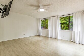 2241 Prytania Cir in Navarre, FL - Building Photo - Building Photo