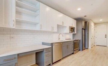 111 W Davis St in Dallas, TX - Building Photo - Building Photo