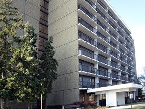 Eastland Manor in Columbus, OH - Building Photo - Building Photo