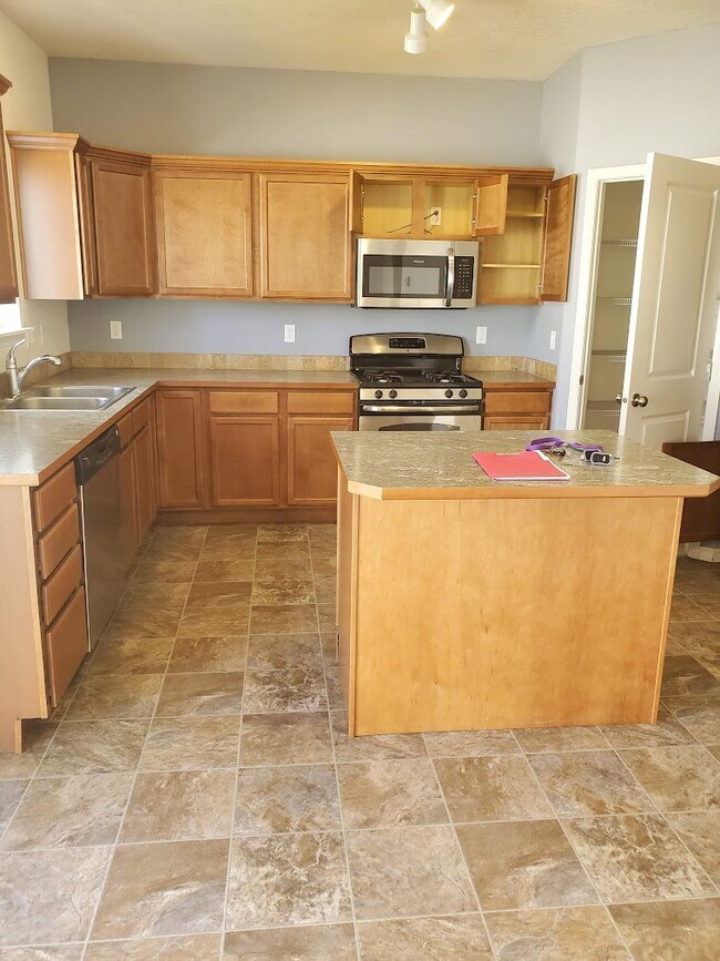 1477 Snowberry Ln in Pullman, WA - Building Photo - Building Photo