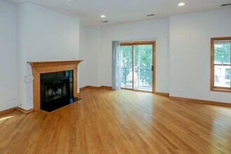 2722 N Wayne Ave, Unit 2719-2S in Chicago, IL - Building Photo - Building Photo