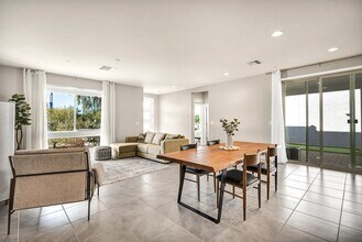 1012 E Sunset Rd in Henderson, NV - Building Photo - Building Photo