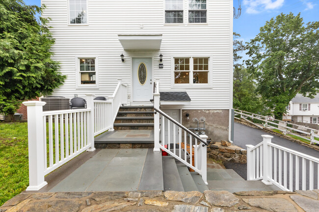 75 Coolidge Ave in Stamford, CT - Building Photo - Building Photo
