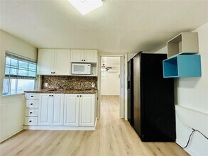 880 SE 4th Pl in Hialeah, FL - Building Photo - Building Photo