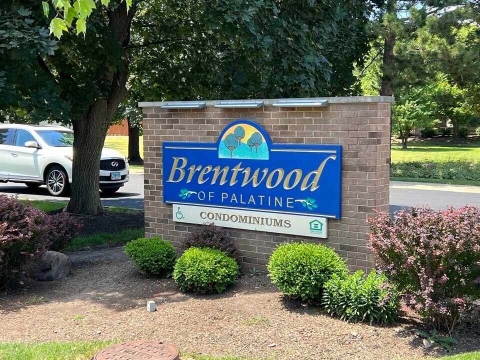 1461 E Winslowe Dr in Palatine, IL - Building Photo