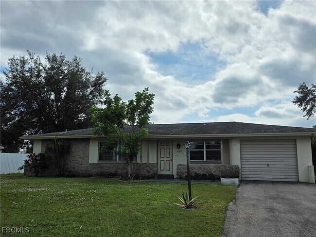 1507 Medford Pl in Lehigh Acres, FL - Building Photo - Building Photo