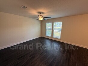 4423 Village Oak Ln in Pace, FL - Building Photo - Building Photo