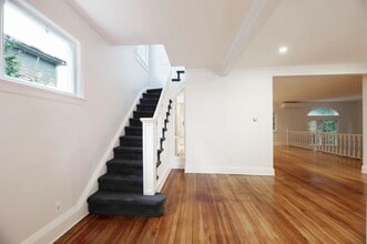 24 Merrifield Way in Cresskill, NJ - Building Photo - Building Photo