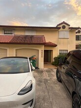 6460 NW 192nd Terrace in Hialeah, FL - Foto de edificio - Building Photo