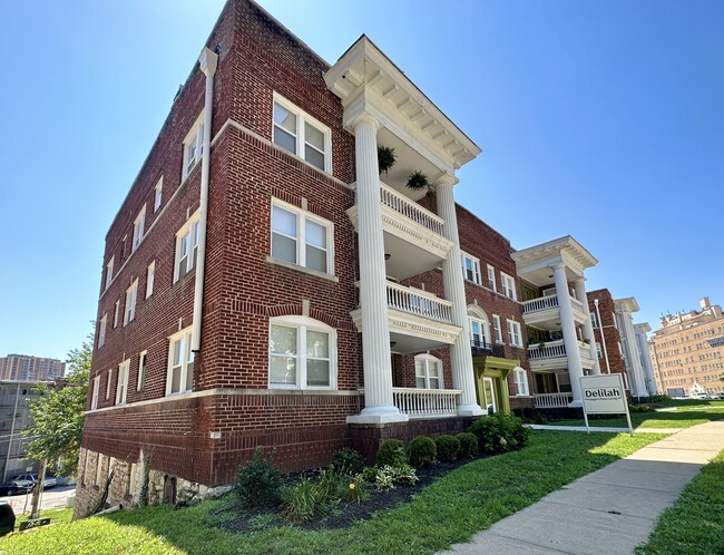 Katy and Delilah Plaza Living in Kansas City, MO - Foto de edificio - Building Photo