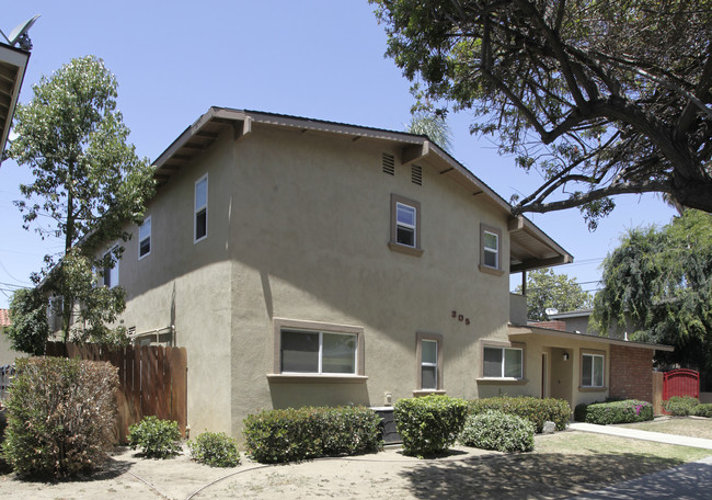 205 N Montague Ave in Fullerton, CA - Building Photo - Building Photo