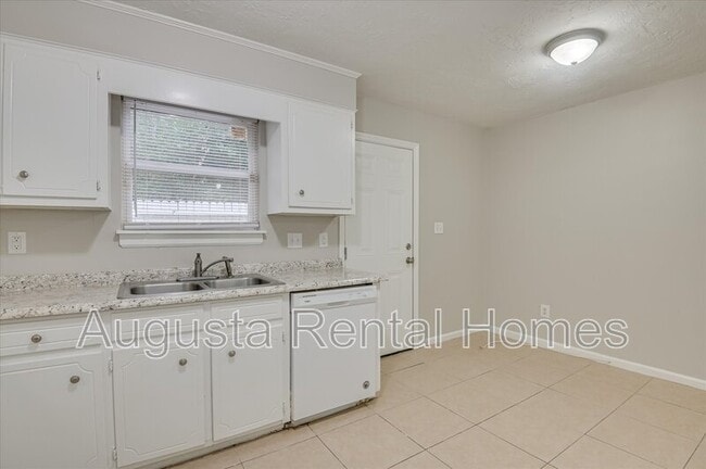 140 Chalet North CT in North Augusta, SC - Building Photo - Building Photo