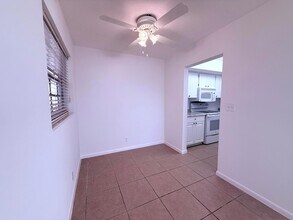 402 Lake Shore Dr in Lake Park, FL - Foto de edificio - Building Photo