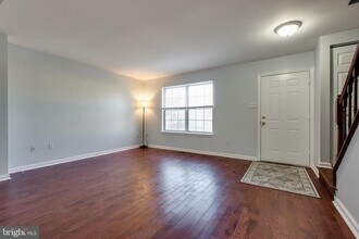 8602 Andrew Ellicott Ct in Ellicott City, MD - Building Photo - Building Photo