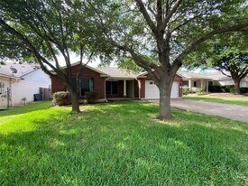 2402 Hallie Ln in Round Rock, TX - Building Photo