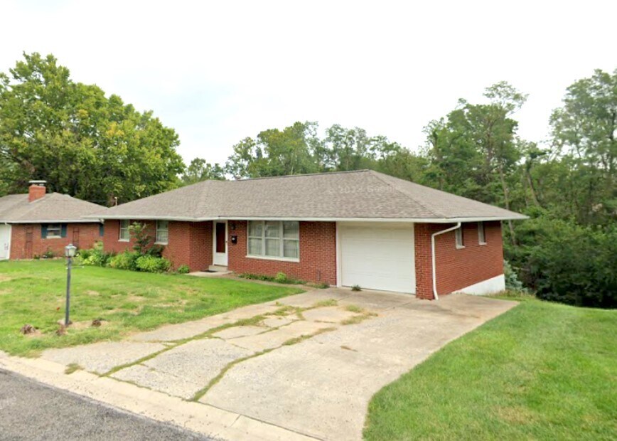12 Susan Ct in Collinsville, IL - Building Photo