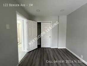 122 Bergen Ave in Jersey City, NJ - Building Photo - Building Photo