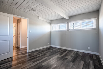 Aloha in Hayward, CA - Building Photo - Interior Photo