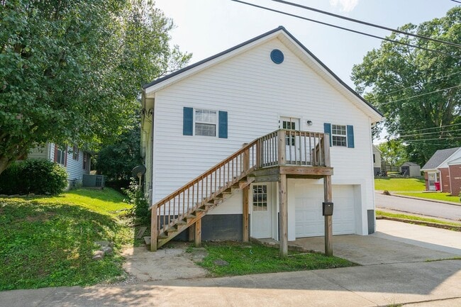 302 Jackson Ave in Carthage, TN - Building Photo - Building Photo