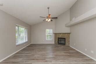 1601 Bent Pine Way in Brandon, FL - Building Photo - Building Photo