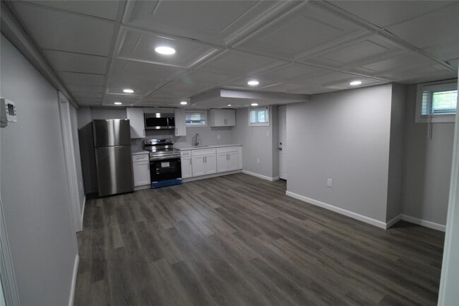 23 Frederick Ave in Bay Shore, NY - Foto de edificio - Building Photo