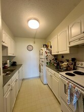 41 Marion St, Unit 8A in Brookline, MA - Foto de edificio - Building Photo