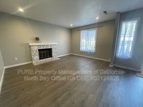 210 Park Pl Dr in Petaluma, CA - Building Photo - Building Photo