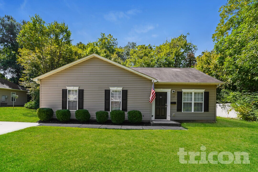 117 W Nims Ave in Mount Holly, NC - Foto de edificio