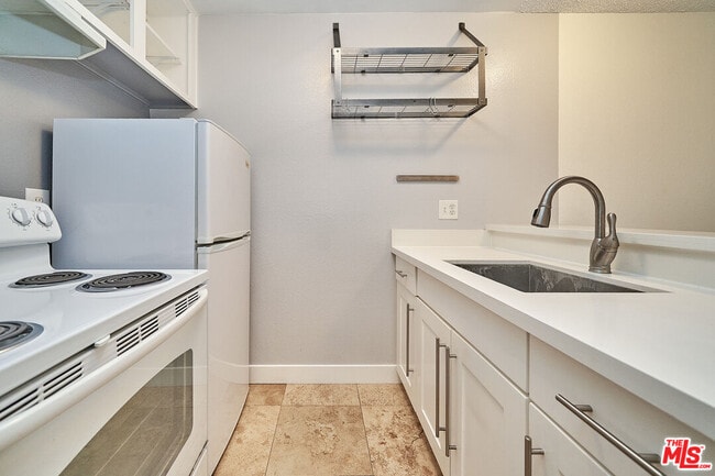 320 S Ardmore Ave in Los Angeles, CA - Building Photo - Building Photo