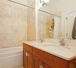 2519 W Congress Pky, Unit #1 in Chicago, IL - Foto de edificio - Building Photo