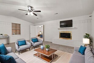 1304 Bradley Ct in Cleburne, TX - Building Photo